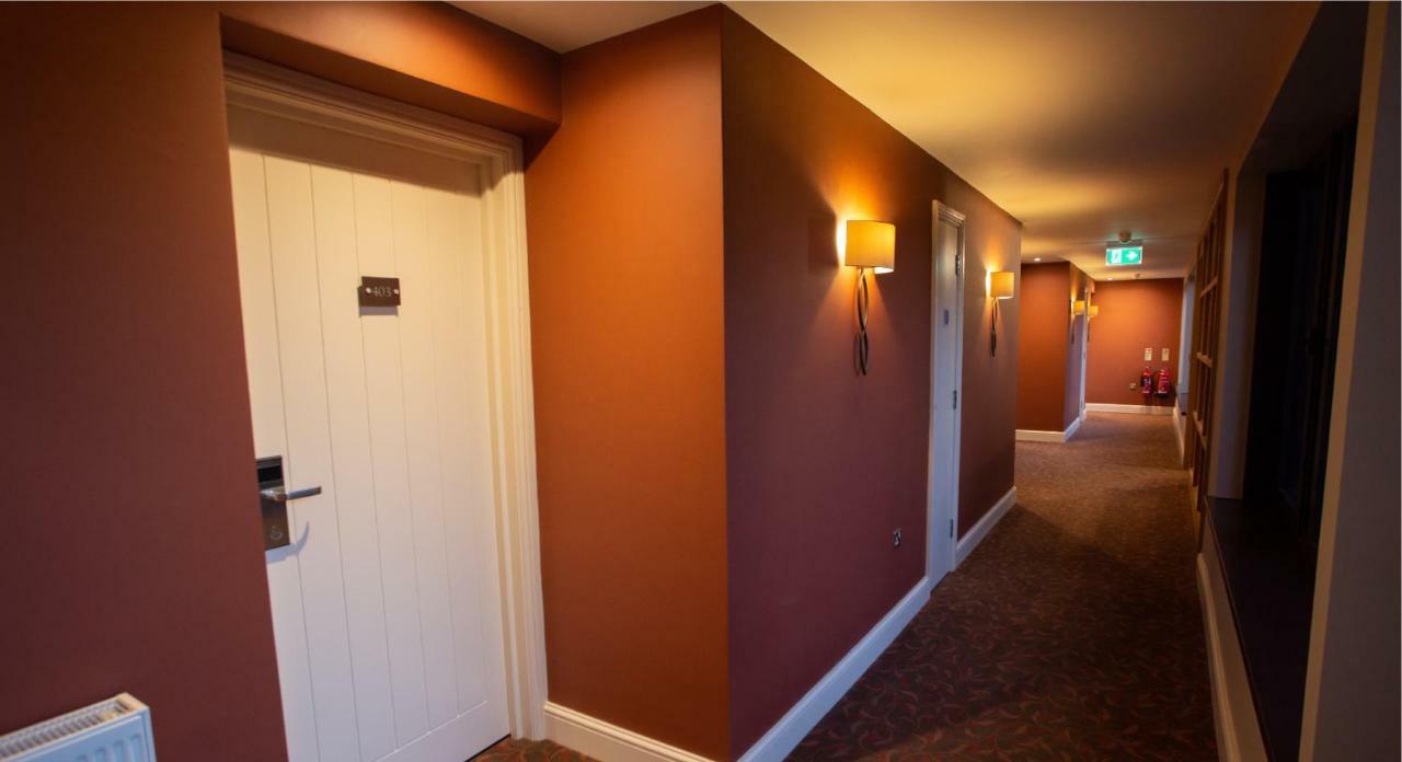 Stirrups Hotel แบล็กเนลล์ ภายนอก รูปภาพ